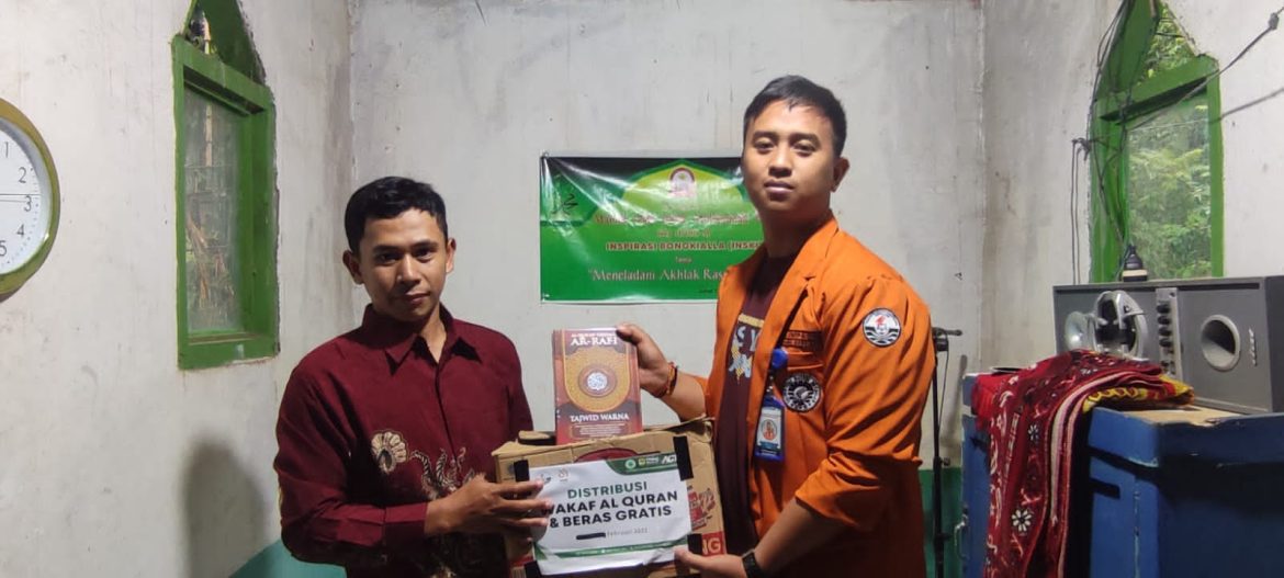 Lakukan Kegiatan Bakti Sosial di Pelosok, ACT bersama BEM FMIPA UNM Salurkan Bantuan Beras Gratis dan Wakaf Al-Qur’an