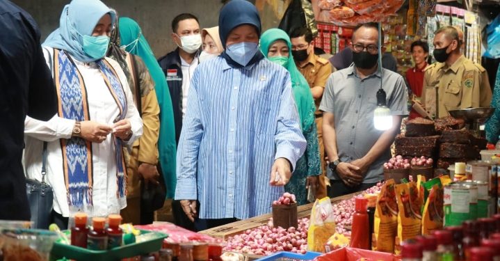 Ketua TIM PKK Barru Bersama POM Makassar Sidak Pasar Mattiro Walie