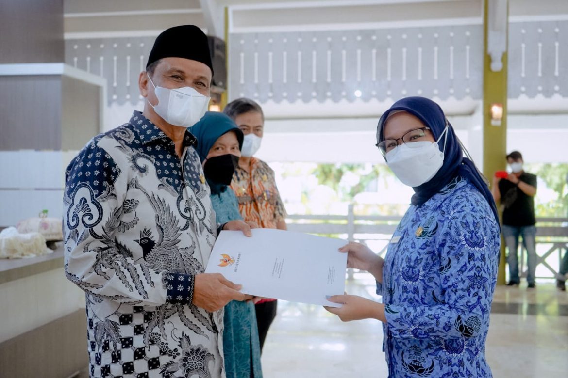 Bupati Barru Serahkan 38 SK CPNS Baru, 18 Tenaga Kesehatan dan 20 Tenaga Teknis