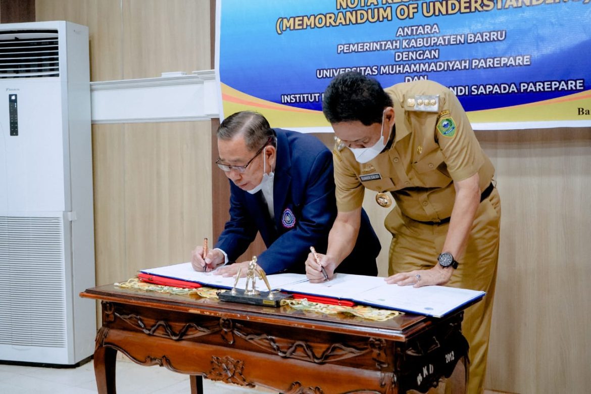 Bupati Barru Menandatangani Nota Kesepahaman (Memorandum Of Understanding) Dengan Universitas Muhammadiyah Parepare