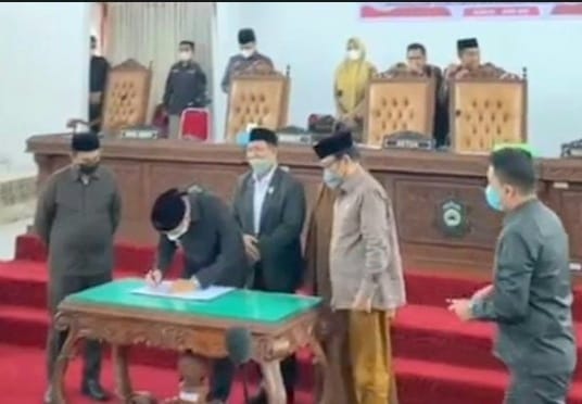 Dalam Rapat Paripurna DPRD Takalar, Bupati Lakukan Penyerahan LKPJ 2021 Dan Ranperda Dua Kecamatan