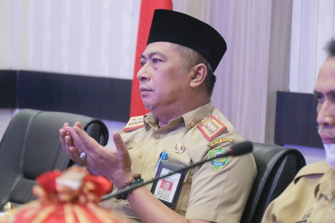 Sekda Barru Menyimak Tuntas Presiden Jokowi Memberikan Pengarahan dan Evaluasi Aksi Afirmasi Bangga Buatan Indonesia via Virtual