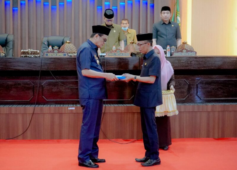 Bupati Barru Serahkan Ranperda Pertanggungjawaban APBD Ke DPRD