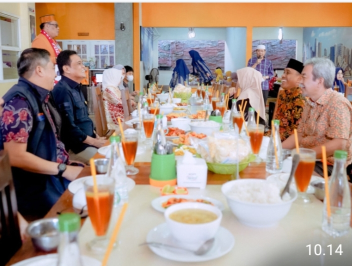 Bupati Barru Bersama Khafilah Sarapan di Kaluku Resto
