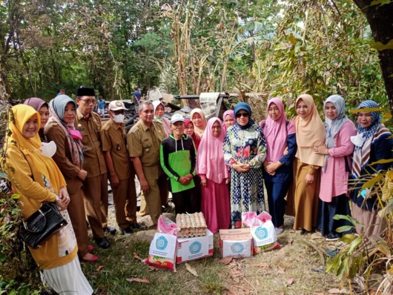 Ketua Tim Penggerak PKK Barru, Kunjungi Korban Kebakaran Di Padalampe