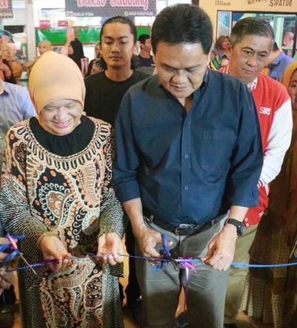 Bupati Bersama Istri Resmikan Jajanan Kuliner Bola Toa Di Ralla