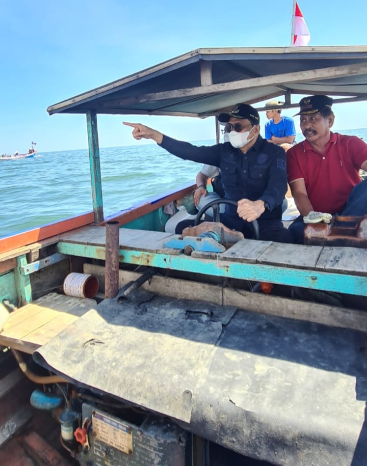 Libur Akhir Pekan, Bupati Barru Naik Kapal Katinting Kunjungi Penangkaran Kepiting