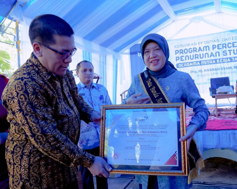 Hasnah Syam Resmi Dikukuhkan Sebagai Bunda Asuh Anak Stunting Oleh Lalitbang BKKBN RI