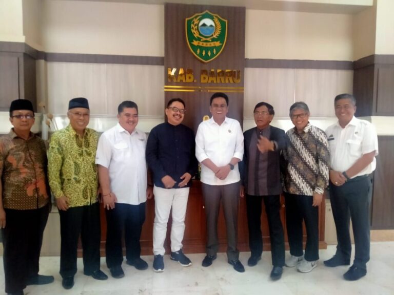 Bupati Barru Terima Kunjungan Ketua KKDB Dan Rombongan Di Lantai II Kantor Bupati