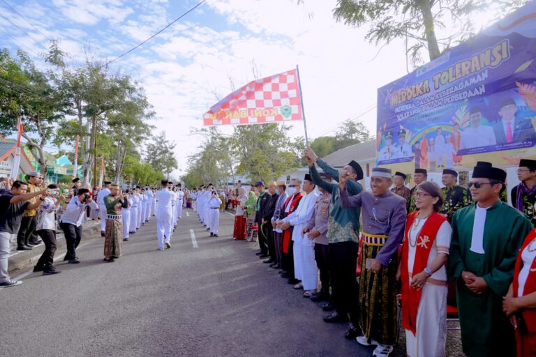 Digelar Kementrian Agama Barru, Suardi Saleh Lepas Kegiatan Karnaval Toleransi Beragama