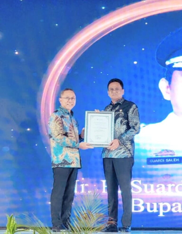 Kategori Pasar Tertib Ukur 2021, Bupati Barru Dianugrahi Penghargaan Dari Kemendag RI