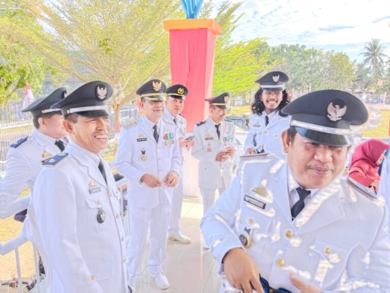 abardaerah Barru Rambut Gondrong, Kades Galung Tampil Dan Penuh Percaya Diri Didepan Wabup Barru