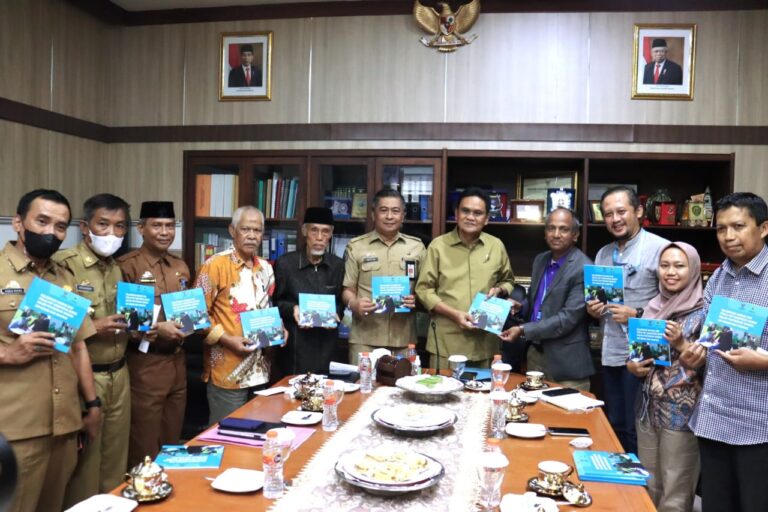Bupati Barru Terima Audiens WASH Unicef Di Ruang Kerjanya