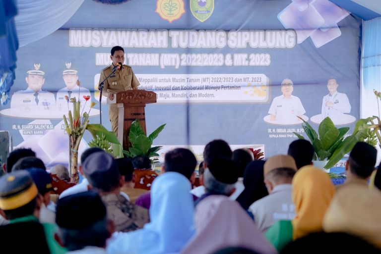 Bupati Barru Hadir Mappalili di Tanete Rilau