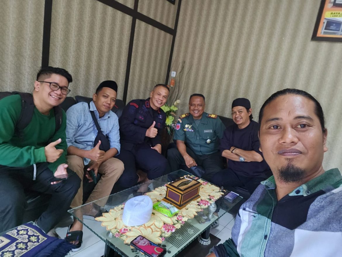 Jelang Lebaran, Danyon Ichsan Salurkan Paket Cinta untuk Insan Pers di Bone