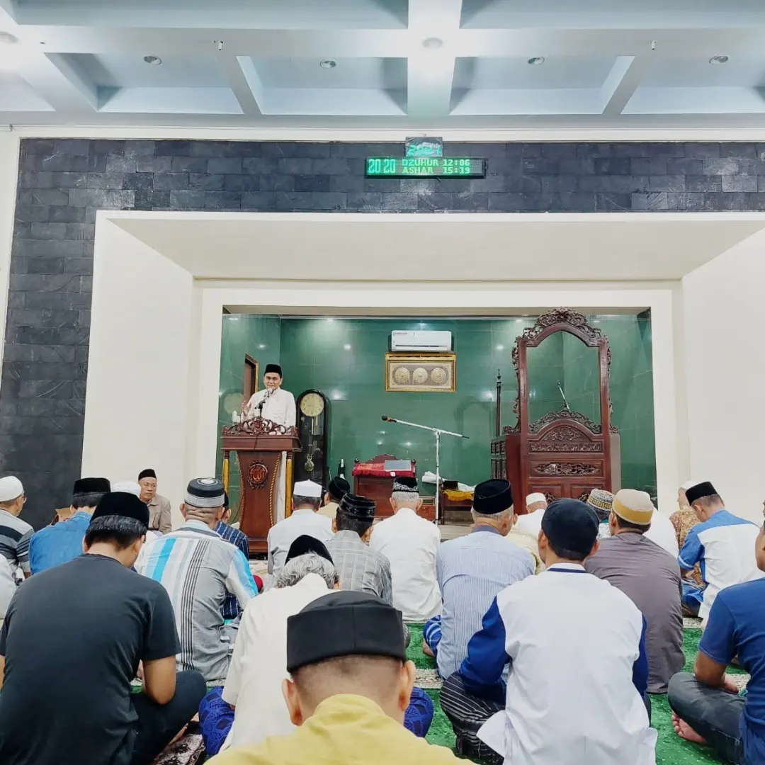 Malam ke-30 Ramadhan, Bupati Barru Laksanakan Sholat Tarwih di Masjid Agung