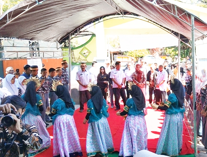 Ketua DPRD Sulsel Berkujung ke SMAN 1 Barru
