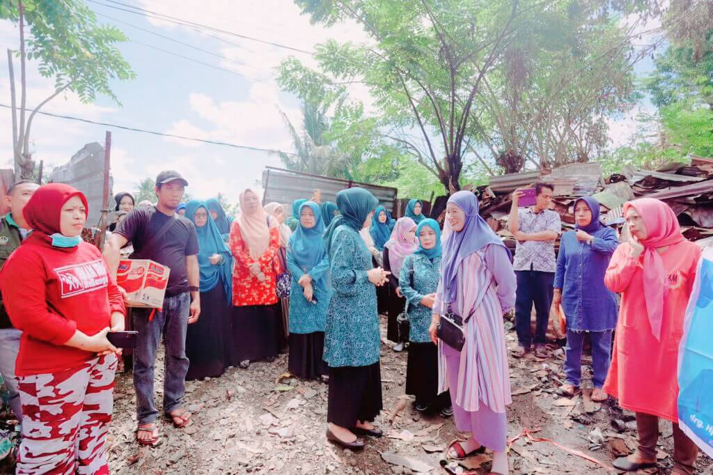 Ketua TP.PKK Kab.Barru Hasnah Syam Kunjungi Korban Kebakaran di Desa Bojo