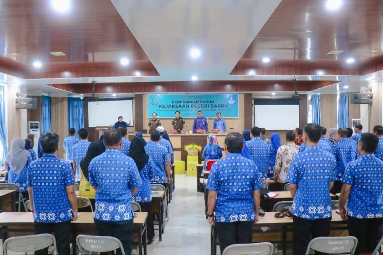 Sekda Barru Hadiri Kegiatan Penerapan Hukum Pengelolaan Dana Bos Tingkat SMP dan SD se-Kab.Barru