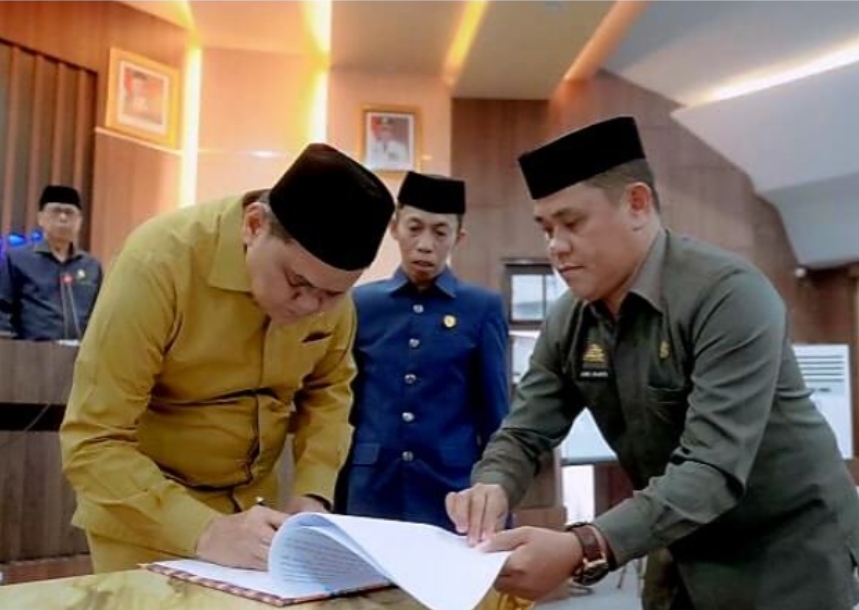 Bupati dan Ketua DPRD Barru Setujui Perubahan KUA-PPAS APBD TA.2023