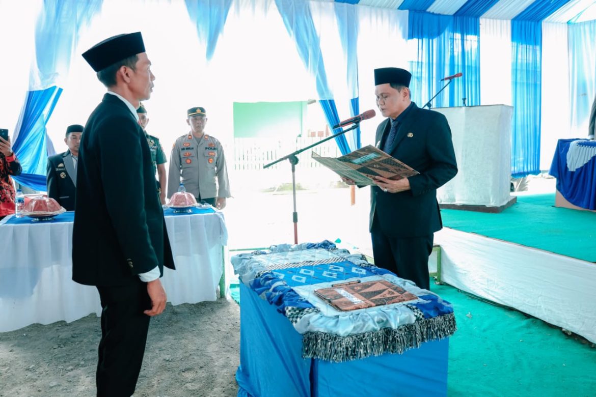 Bupati Barru Mengambil Sumpah Anggota BPD Pengganti Antar Waktu Desa Siddo