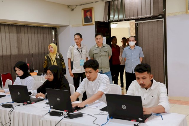 Sekda Barru Menjumpai Para Peserta Tes di Kanreg IV BKN