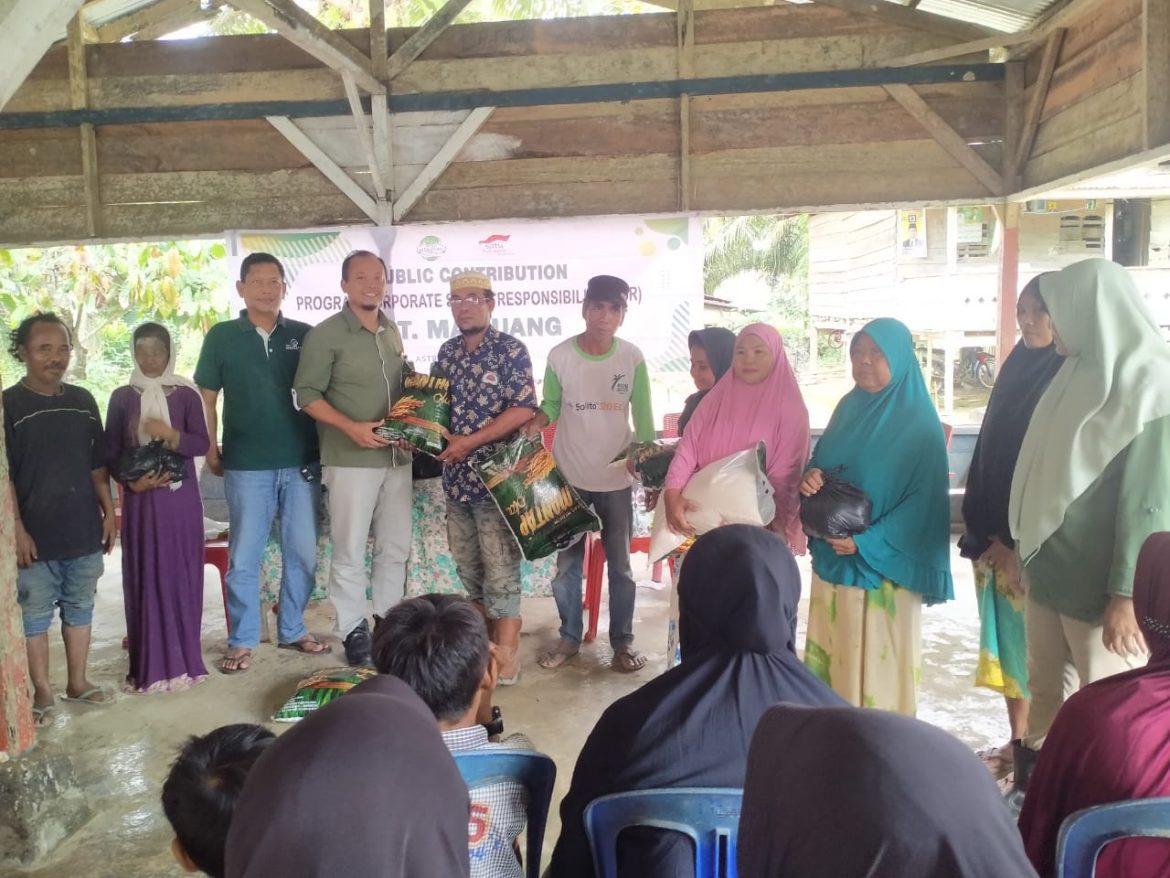 PT Mamuang Anak Usaha PT AAL, Peduli Masyarakat Adat Salurkan Sembako di Kabuyu