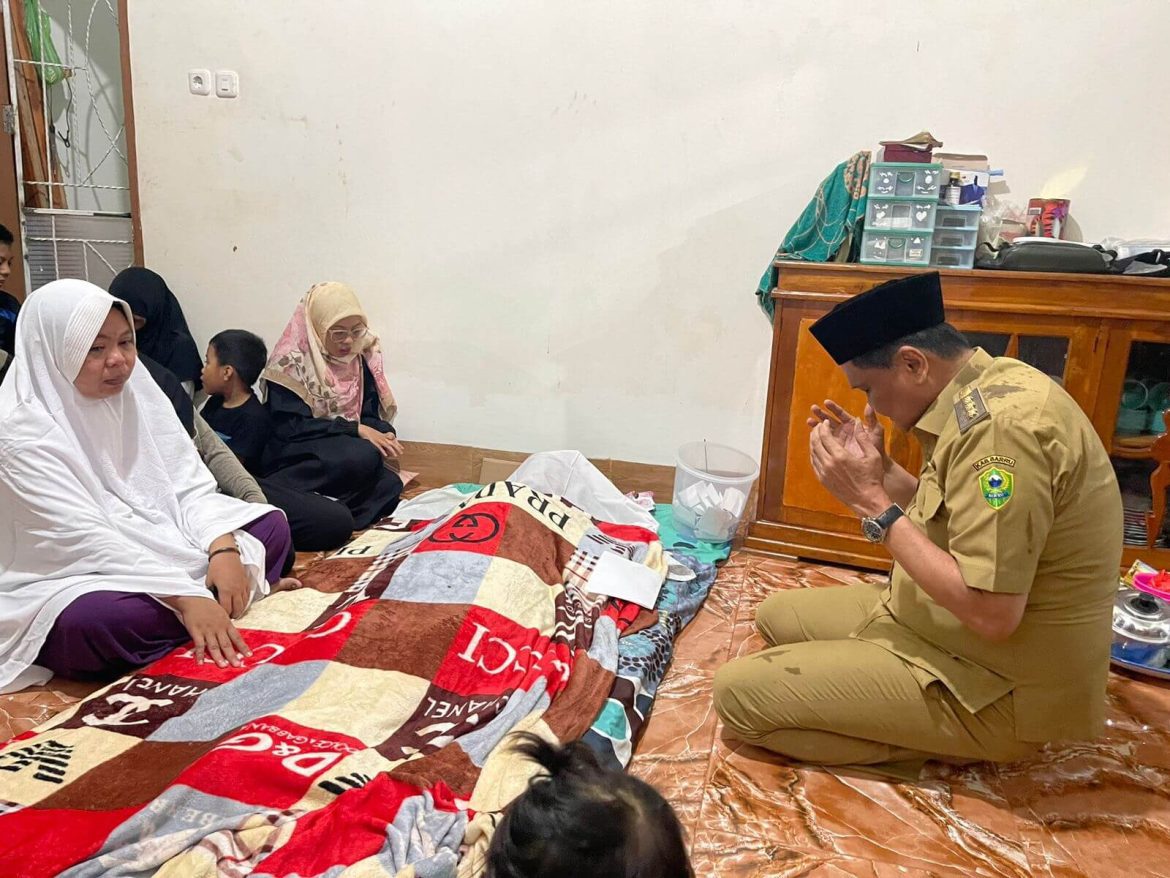 Bupati Barru Melayat ke Rumah Duka Almarhumah Hj.Nangnga Korban Lakalantas