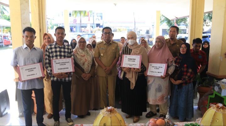 Majukan UMKM Takalar, Pj Bupati Serahkan Bantuan Fasilitas Peralatan Unit Usaha