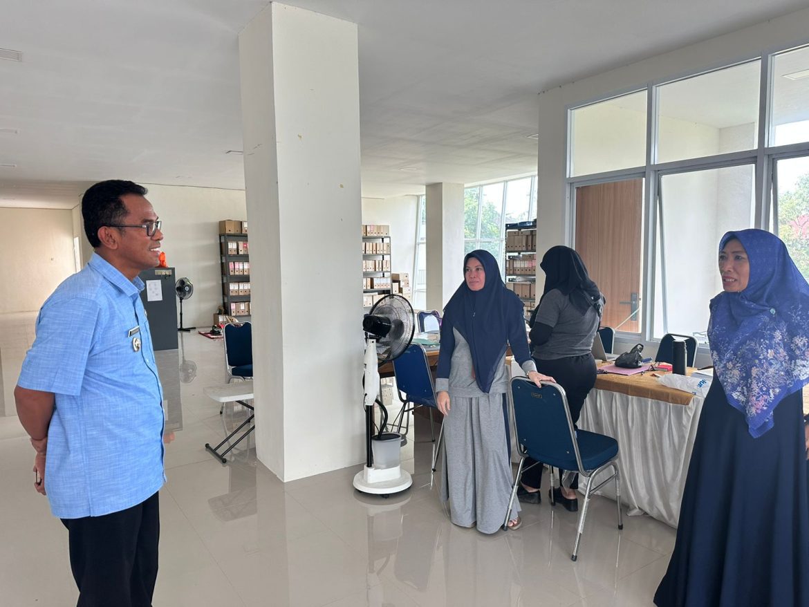Pastikan Aplikasi Srikandi Berjalan Optimal, Pj Bupati Sidak Ke Dinas Perpustakaan Dan Kearsipan Takalar