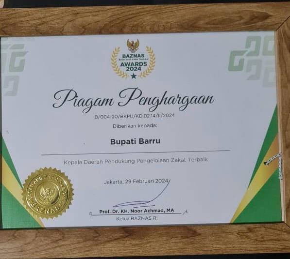 Bupati Barru Kembali Meraih Penghargaan Pengelolaan Zakat BAZNAS Award 2024