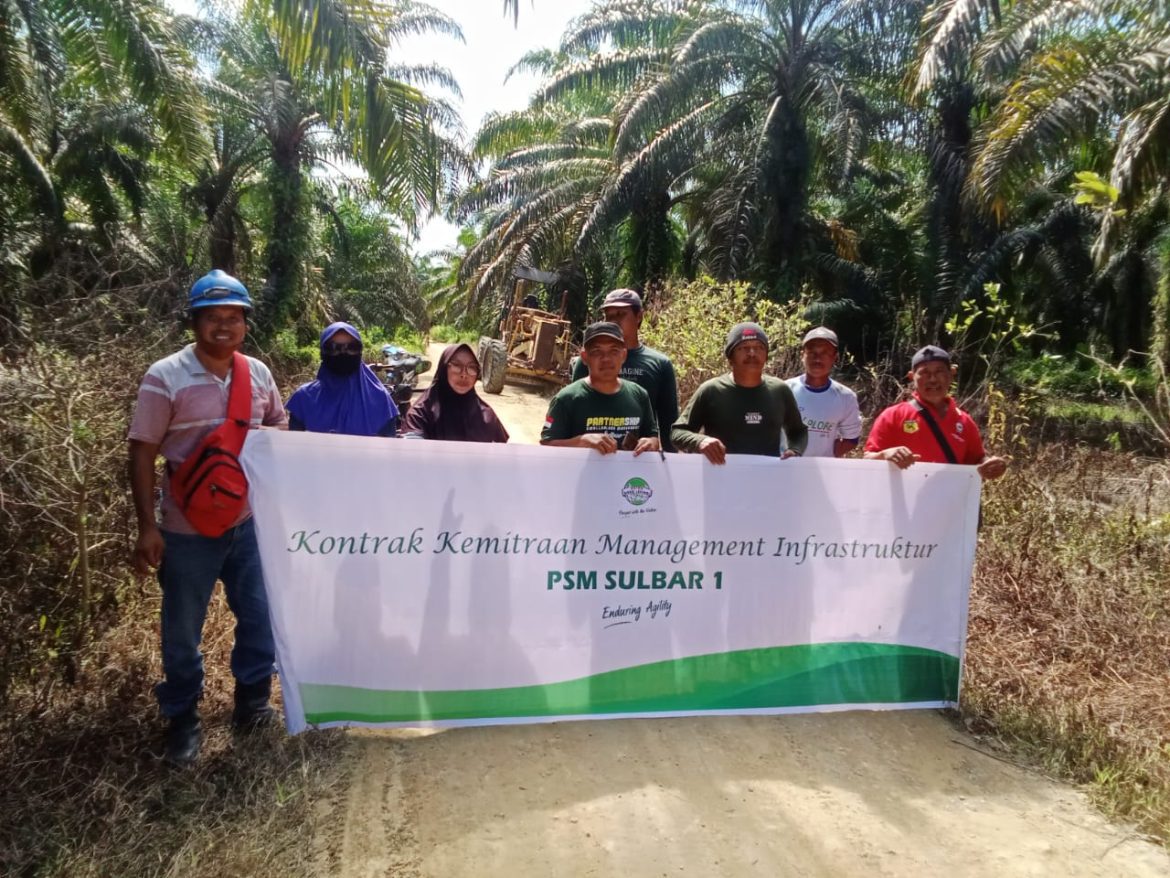 PT Letawa Melalui Program CSR Perbaiki Infrastruktur Jalan Petani Desa Pedanda