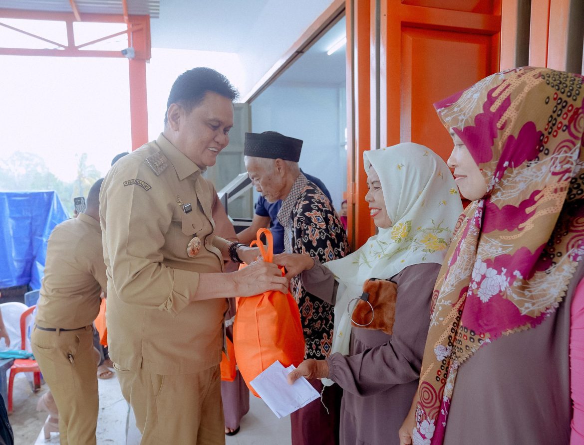 Bupati Barru Meresmikan Grand Opening “Dua Tujuh Mart