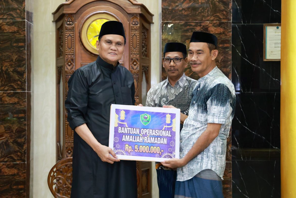 Bupati Barru Bersama Forkopimda Shalat Tarwi di Masjid At Ta’awun