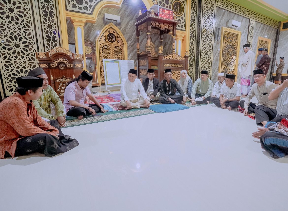 Bupati Barru Bersama Jajaran Safari Jum’at di Masjid Raodhatul Muflihin Desa Galung