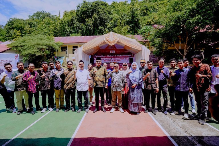 Bupati Barru Lantik dan Sumpah Jabatan Pengurus IKA SMAN 3 Periode 2024-2028