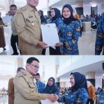 Bupati Suardi Saleh Serahkan SK Pensiun dan SK PPPK Lingkup Pemkab Barru 7dcc0a06faec050a6a37f22acc4be448b1cde0d7246a9c98eb1e3ad75d556499.0