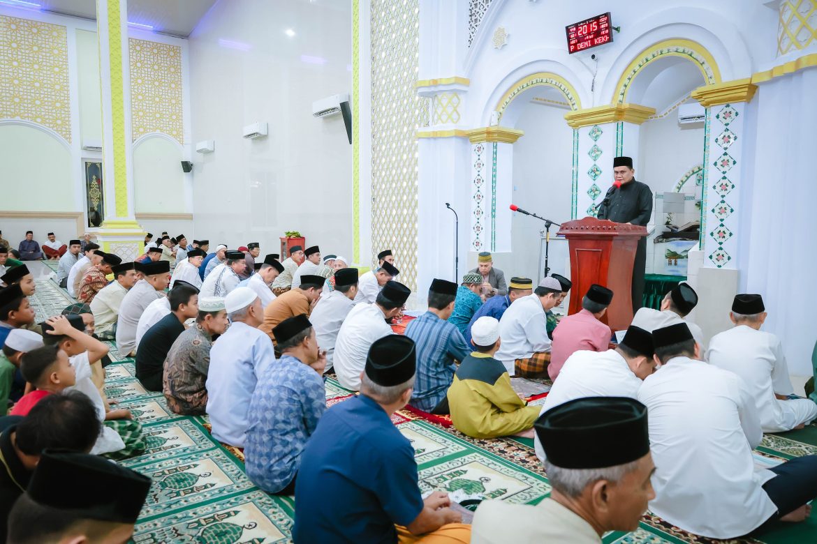 Bupati Barru Lanjutkan Safari Ramadhan di Masjid Besar Masdarul Birri Sumpang Binangae