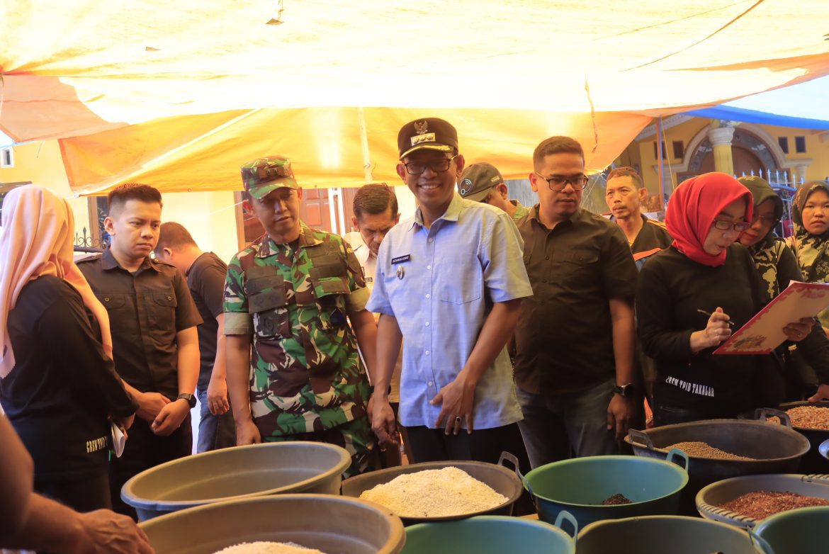 Sepekan Jelang Idul Fitri 1445 H, Pj. Bupati Takalar Bersama Forkopimda Lakukan Sidak Pasar