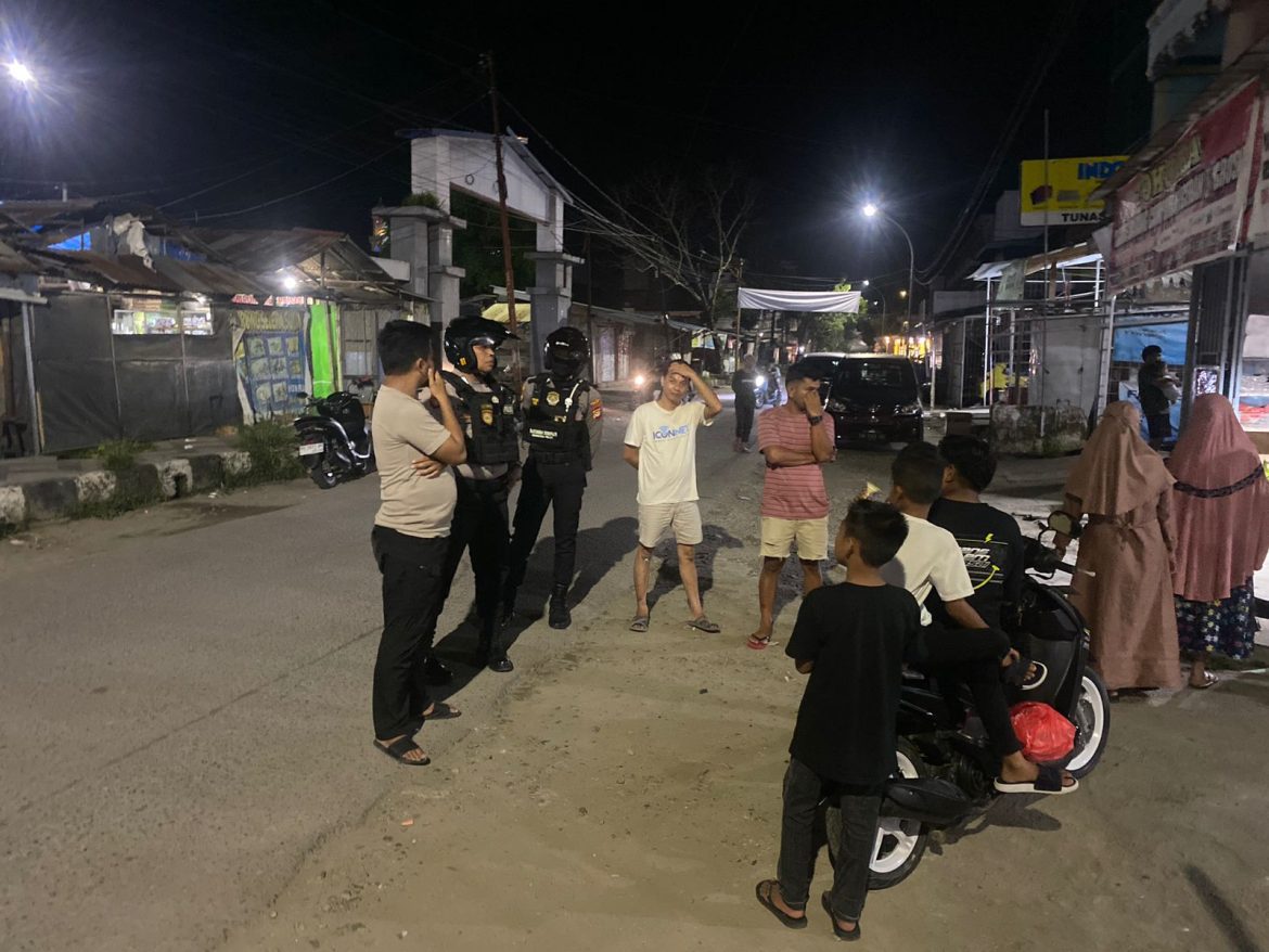 *Patroli Sambang Dialogis Satuan Samapta Polres Sinjai Antisipasi Gangguan Kamtibmas di Malam Hari.*