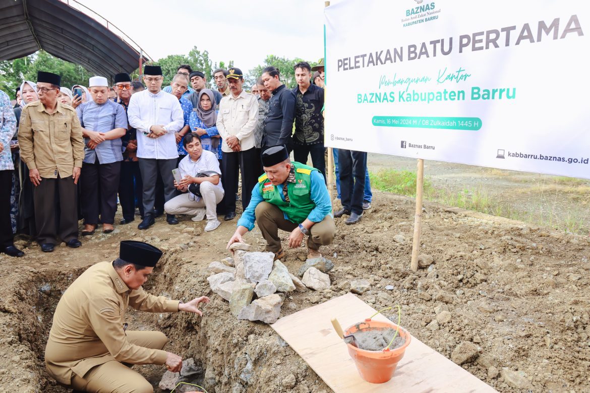 Bupati Barru Melakukan Peletakan Batu Pertama Pembangunan Kantor BAZNAS