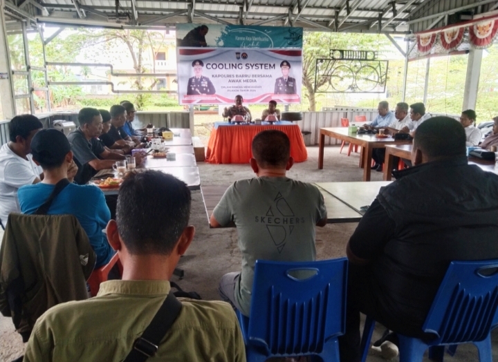 Wujudkan Pilkada Damai, Polres Barru Cooling System Bersama Awak Media