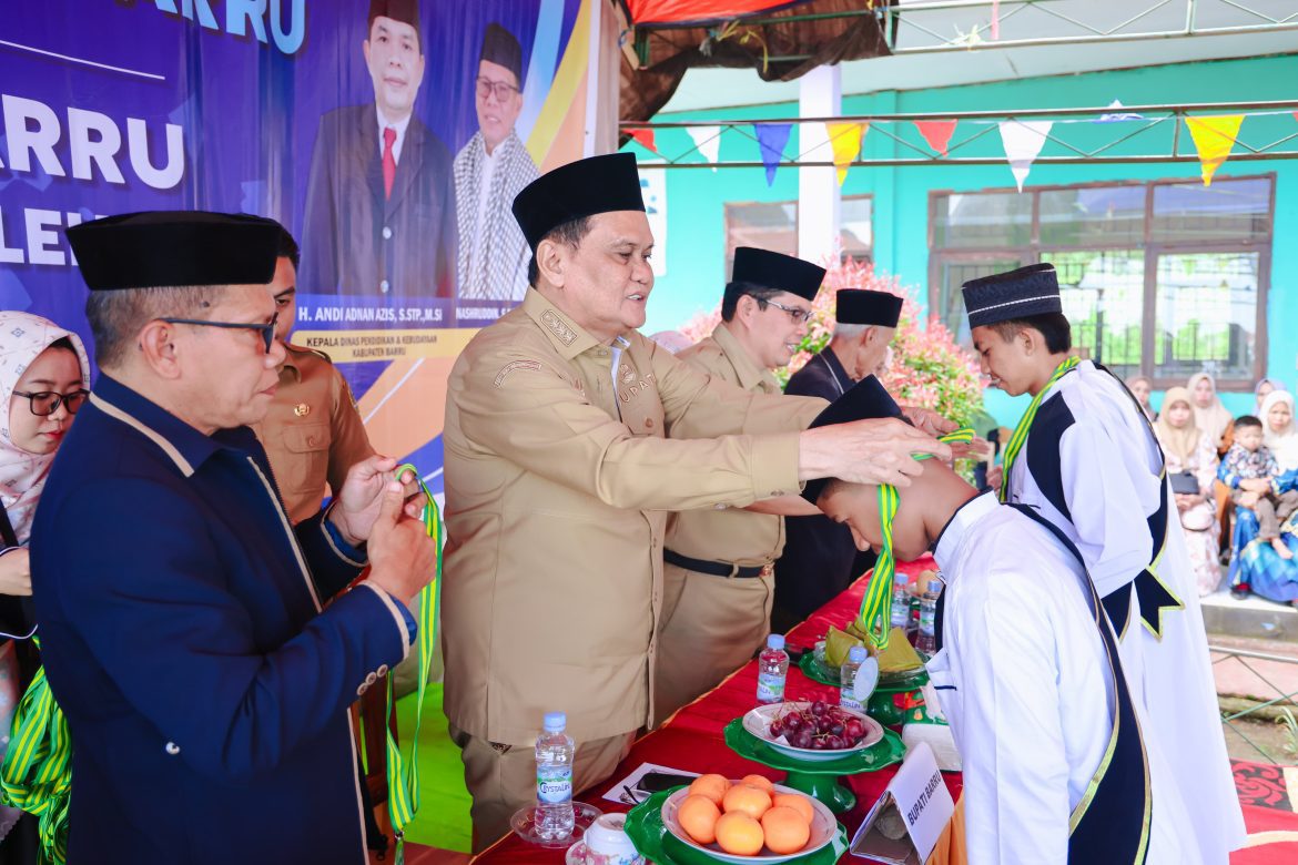 Bupati Barru Hadiri Wisuda Hafidz / Hafidzah Dan Peresmian Gedung UKS dan Perpustakaan UPTD SMPN 17 Barru