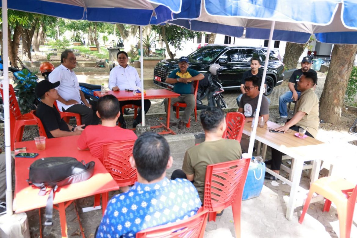 Bupati Barru Ngopi Bersama Beberapa Jurnalis dan LSM