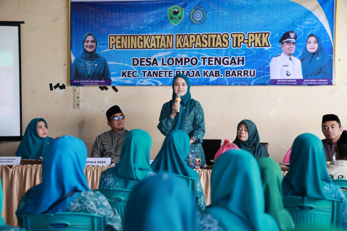 Dokter Ulfah Buka Bimtek Pelatihan Peningkatan Kapasitas TP PKK Desa Lompo Tengah