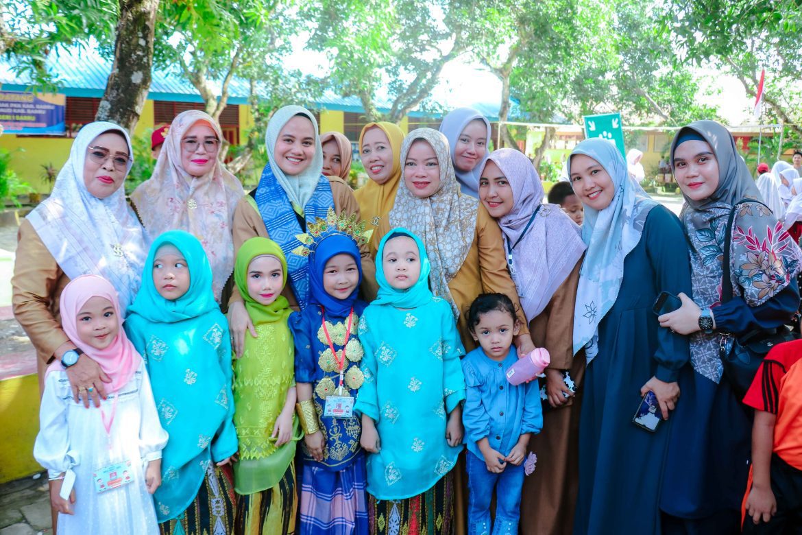 Plt. Bunda PAUD Melakukan Kunjungan ke Sekolah Dasar dan TK