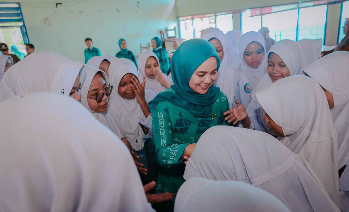 Ketua TP PKK Hadiri Gerakan Cegah Stunting dan Aksi Bergizi di Aula UPT SMAN 1 Barru