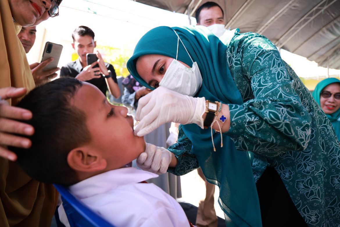 Ketua TP PKK Hadiri Pencanangan Pekan Imunisasi Nasional Polio