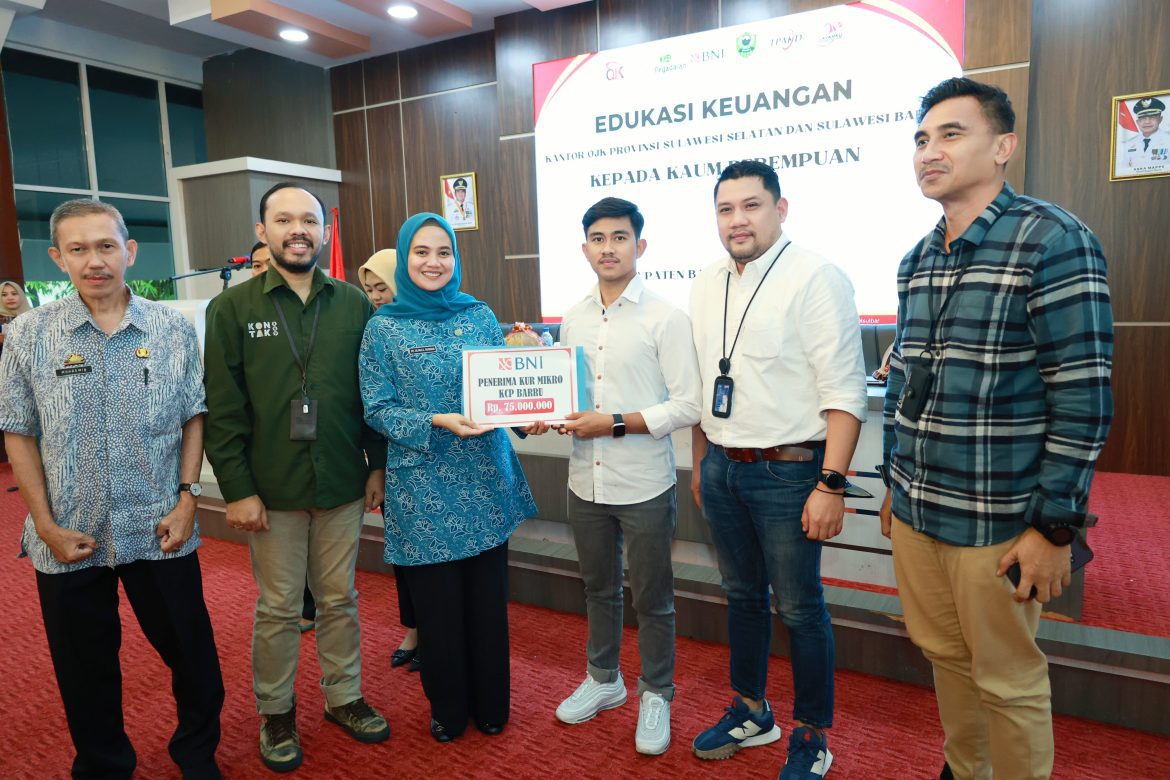 Ketua TP. PKK Membuka OJK