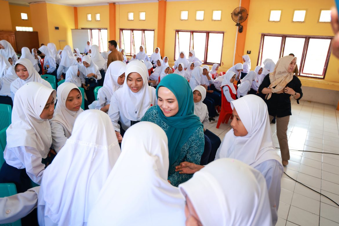 Plt.Ketua TP PKK Hadiri Gerakan Cegah Stunting dan Aksi Bergizi di UPTD SMPN 5 Barru